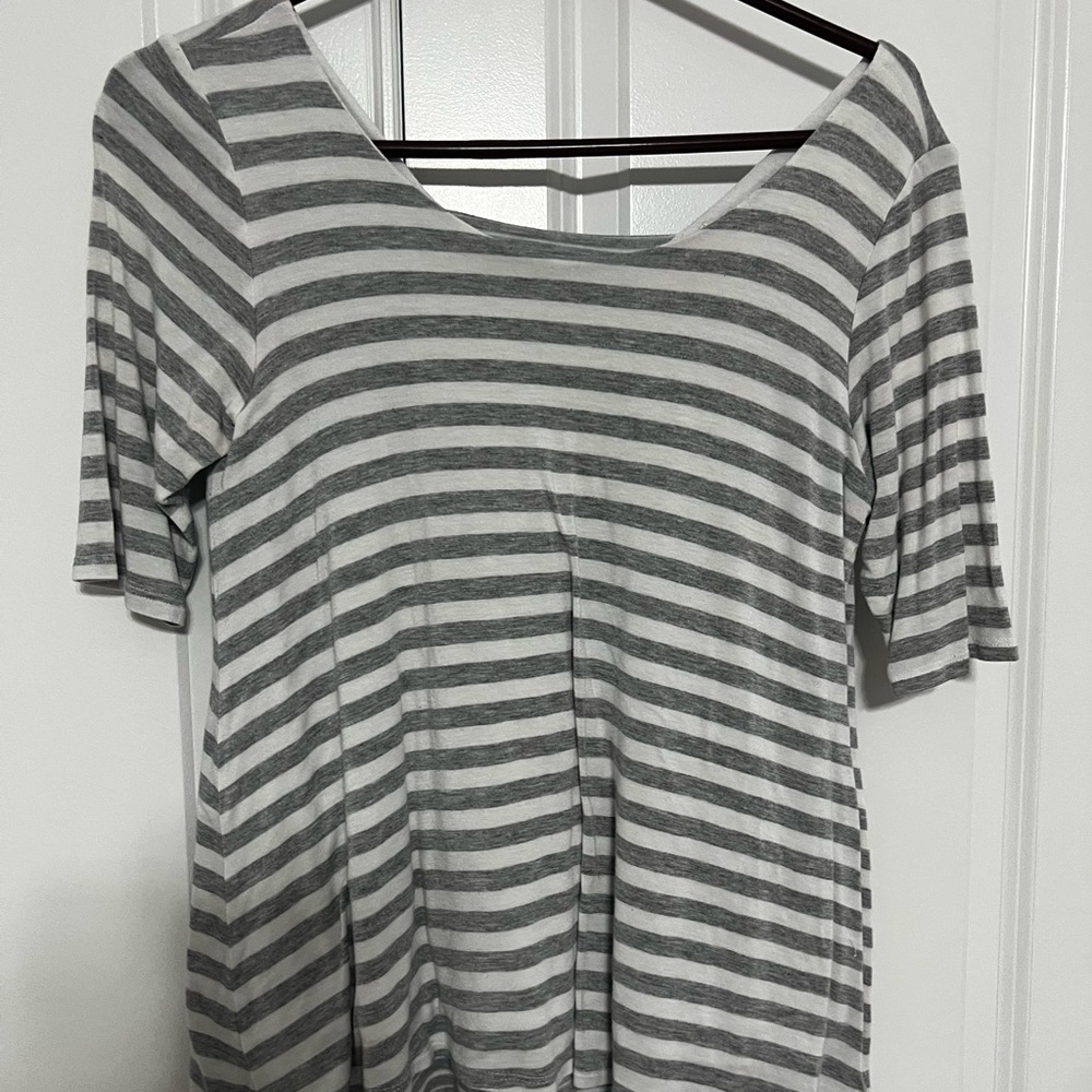 T-shirt in gray and white from Anthropologie